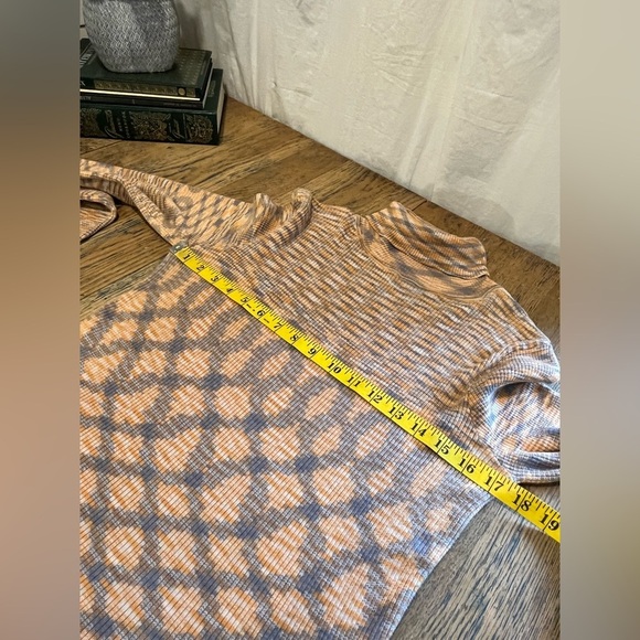 ❣️🧡URBAN OUTFITTERS - L - Geometric Turtleneck Top (NWOT) - Picture 7 of 8